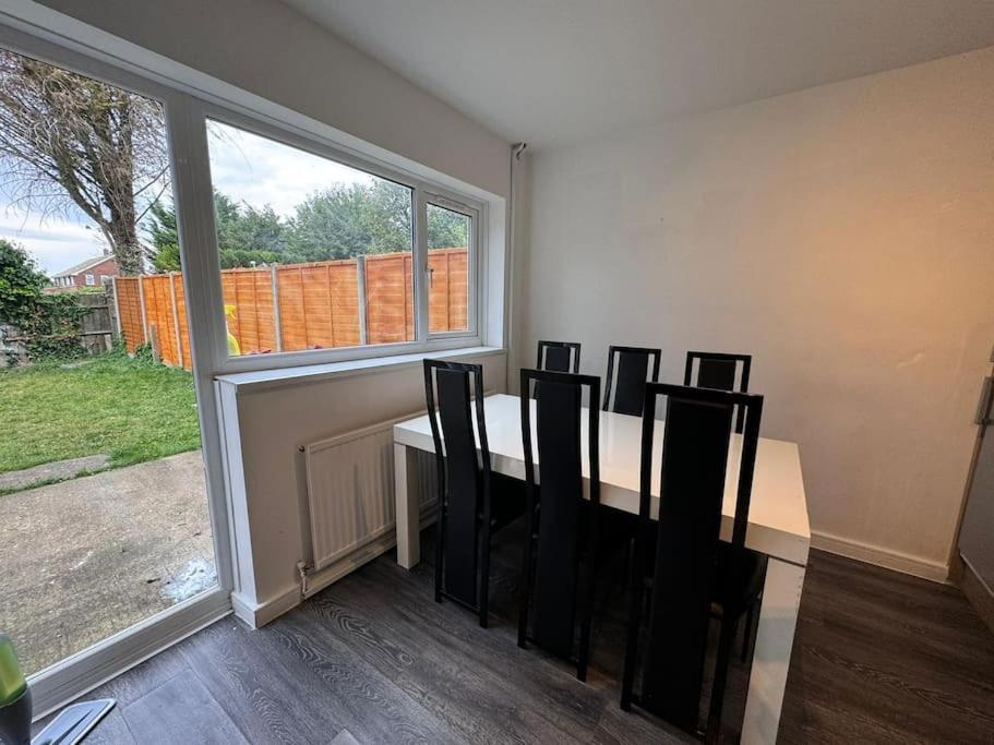 3 Bedroom Modern House In Luton Lu4 0Ty - Amazon Prime Zewnętrze zdjęcie