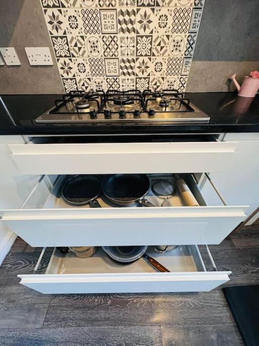 3 Bedroom Modern House In Luton Lu4 0Ty - Amazon Prime Zewnętrze zdjęcie