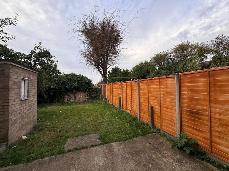 3 Bedroom Modern House In Luton Lu4 0Ty - Amazon Prime Zewnętrze zdjęcie