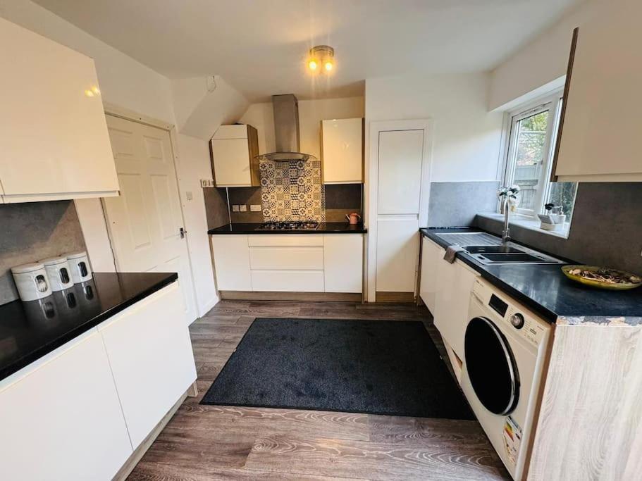 3 Bedroom Modern House In Luton Lu4 0Ty - Amazon Prime Zewnętrze zdjęcie